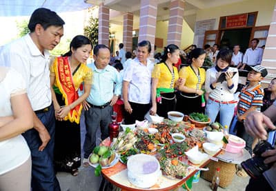 Phong thổ (Lai Châu)  tổ chức lễ hội Then Kin Pang