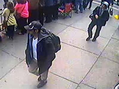 FBI công bố hình hai nghi phạm đánh bom tại Boston