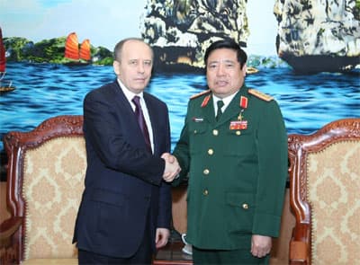 Bộ trưởng Phùng Quang Thanh tiếp Giám đốc Cơ quan An ninh Liên bang Nga
