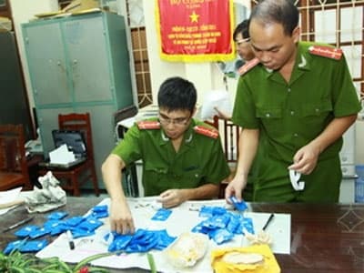 Tiêu diệt một đối tượng vận chuyển 20 bánh heroin