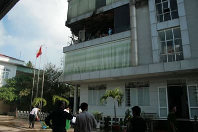 Cháy trường, nhiều nhân viên hoảng loạn