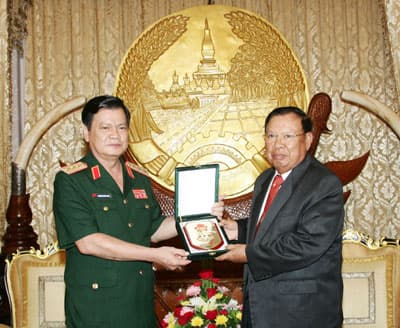 Ban công tác đặc biệt Chính phủ Việt Nam thăm, làm việc với Phó chủ tịch nước CHDCND Lào