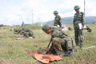 Lính công binh trên vùng đất dữ