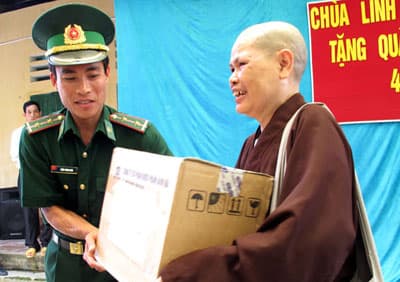 Tặng quà 4 xã biên giới huyện Yên Minh