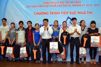 Hỗ trợ miễn phí cho 150 thí sinh có hoàn cảnh khó khăn