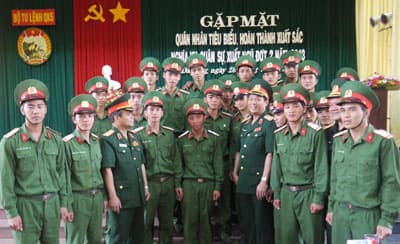 Quân khu 5: Gặp mặt quân nhân hoàn thành xuất sắc nghĩa vụ quân sự