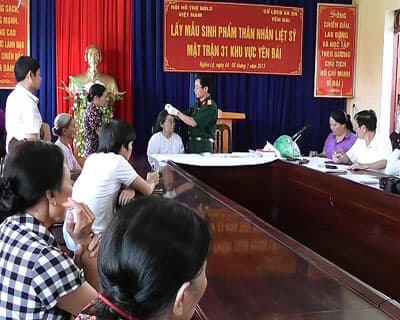 Lấy mẫu sinh phẩm thân nhân liệt sĩ mặt trận 31