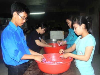 Cần Thơ: Hàng nghìn suất cơm miễn phí đến tay thí sinh