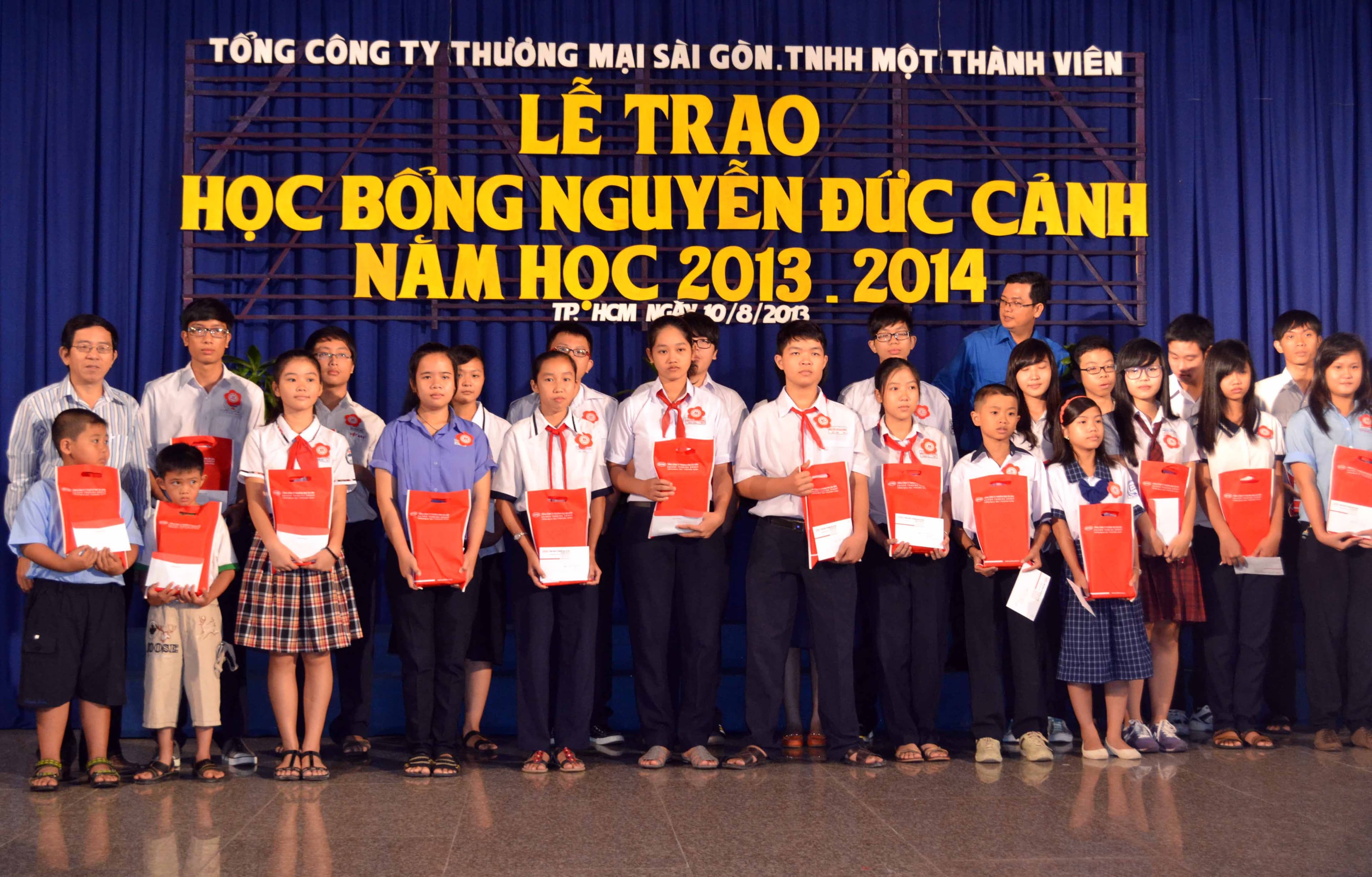 Trao học bổng Nguyễn Đức Cảnh cho 186 học sinh giỏi
