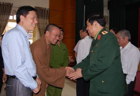 Đại tướng Phùng Quang Thanh tiếp xúc cử tri tại huyện Văn Lâm, tỉnh Hưng Yên