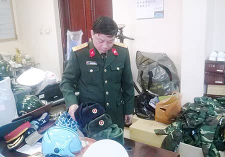 Cấp phát bổ sung quân trang phòng chống rét cho bộ đội