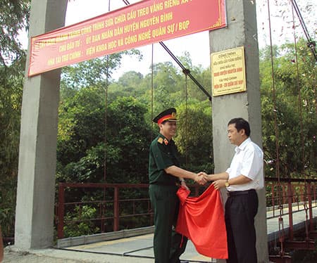 Trao tặng huyện Nguyên Bình (Cao Bằng) nhiều công trình dân sinh
