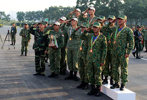 Trao Huy chương cho các xạ thủ trong ngày thi đấu  cuối cùng của Giải AARM-24