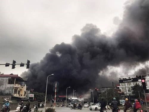 Hà Nội: Xảy ra cháy lớn tại khu vực chợ Nhật Tân