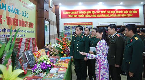 Triển lãm sách báo “Quân đội anh hùng - Truyền thống vẻ vang”