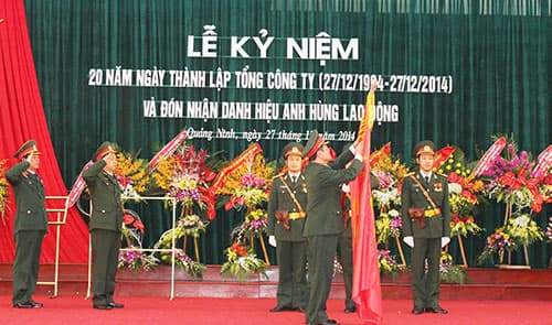 Kỷ niệm 20 năm truyền thống và đón nhận danh hiệu Anh hùng Lao động