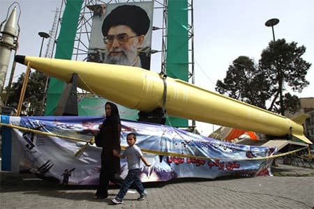 Lãnh tụ Iran Khamenei hối thúc sản xuất tên lửa quy mô lớn