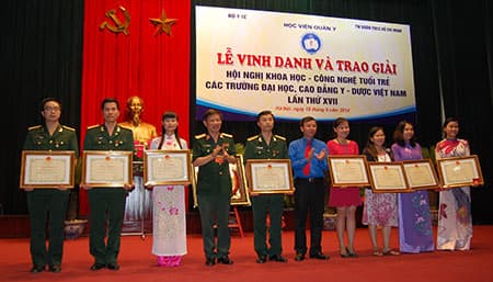 Vinh danh và trao giải Hội nghị khoa học- Công nghệ tuổi trẻ