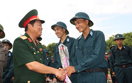 Thượng tướng Đỗ Bá Tỵ dự lễ giao quân tại Bắc Giang