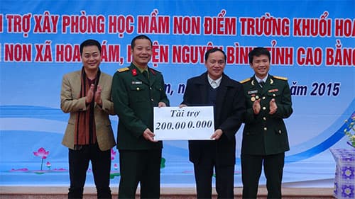 Các chú bộ đội và lớp học yêu thương