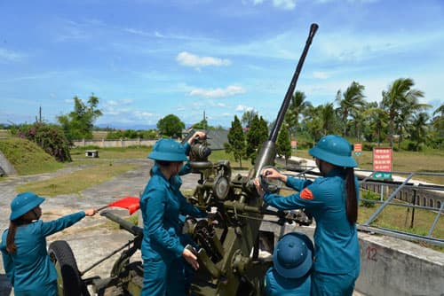 Những nữ “sao vuông” canh trời nơi miền cát trắng