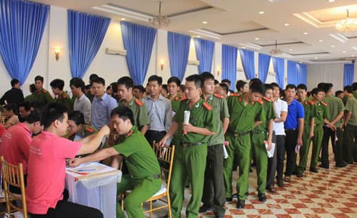 750 người tham gia “Hành trình đỏ - Giọt hồng Hoa Lư”