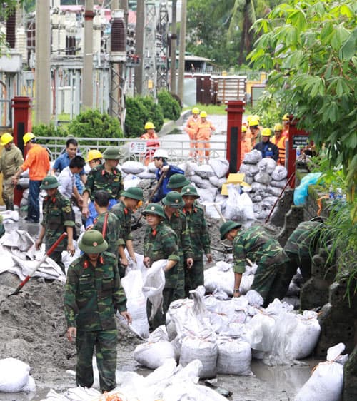 Khẩn cấp chống lũ ở Mông Dương