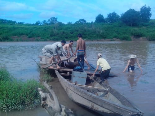 Trục vớt thành công quả bom “khủng” tại sông Sê Pôn
