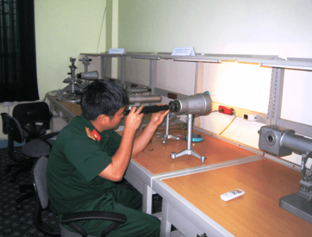 Nghiệm thu đề tài ''Thiết kế, chế tạo kính hiệu chỉnh đường ngắm cho pháo 100mm trên xe tăng''