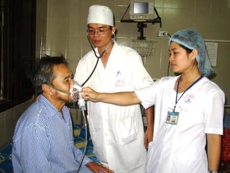 Bệnh viện Bạch Mai khám, tư vấn miễn phí về bệnh phổi tắc nghẽn mạn tính và hen phế quản
