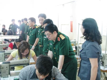 Mái trường “nhất nghệ tinh"
