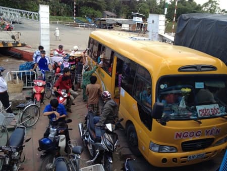 Sớm dẹp bỏ việc bán hàng trên các chuyến phà