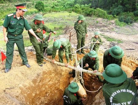 Chung tay hỗ trợ nạn nhân bom, mìn sau chiến tranh