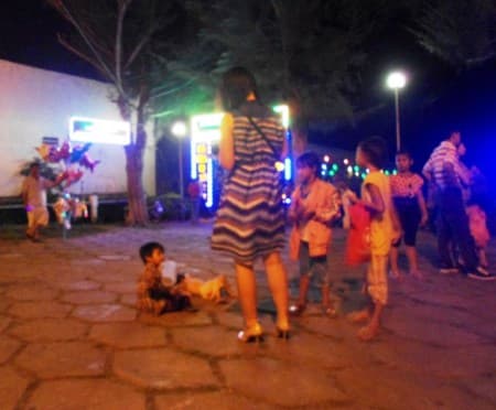 Cần ngăn chặn ăn xin, đeo bám du khách tại bến Ninh Kiều