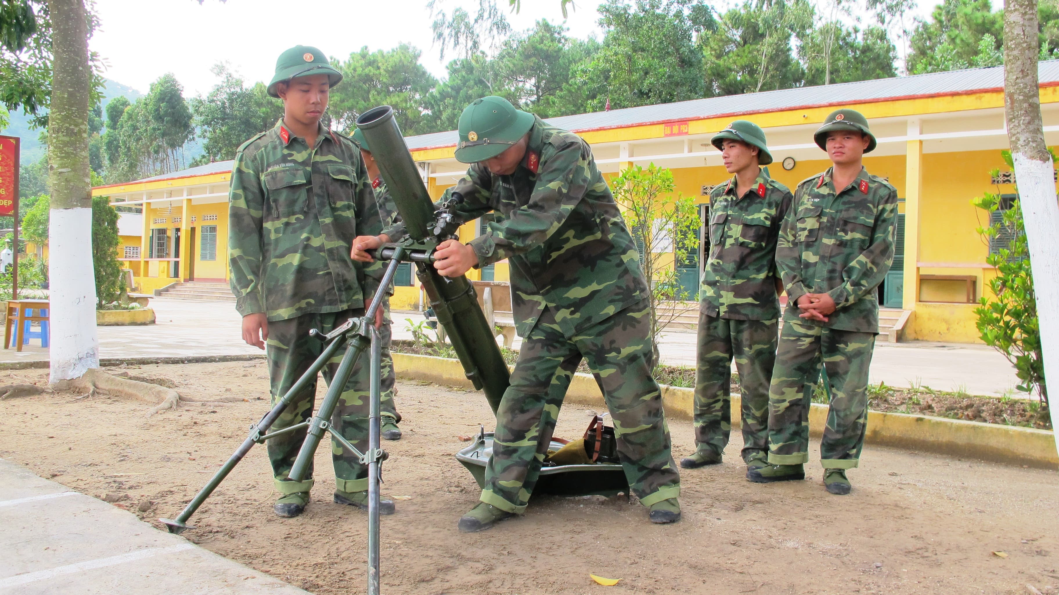 Chăm lo, bồi dưỡng đội ngũ sĩ quan trẻ
