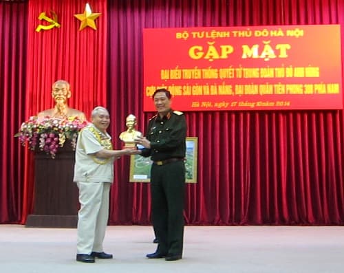 Bộ Tư lệnh Thủ đô Hà Nội gặp mặt Đoàn đại biểu LLVT tinh nhuệ 3 miền
