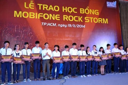 Trao 106 suất học bổng Mobifone Rockstorm