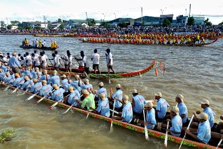 61 đội tham dự Giải Đua ghe ngo