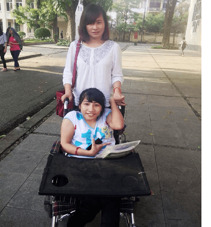 Cô gái tật nguyền giàu nghị lực