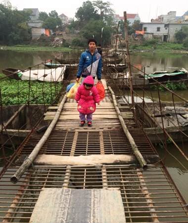 Nỗi lo về sự xuống cấp của nhiều cây cầu tạm ở Hà Nội