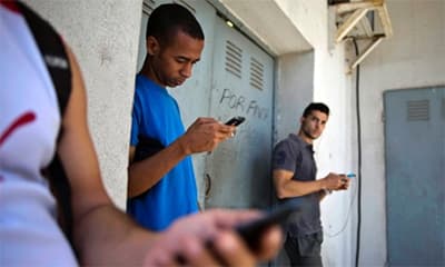 Cuba mở rộng dịch vụ viễn thông cho người dân