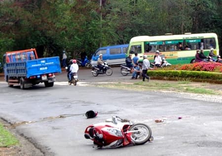 Tai nạn giao thông tại Lâm Đồng khiến 2 người thương vong
