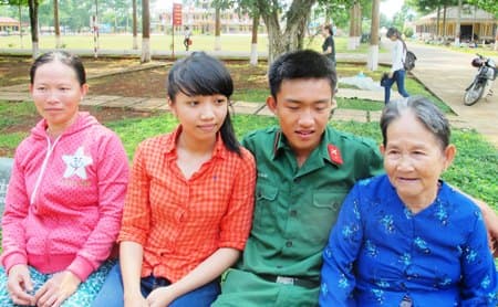 Giáo dục, tuyên truyền kết hợp nêu gương