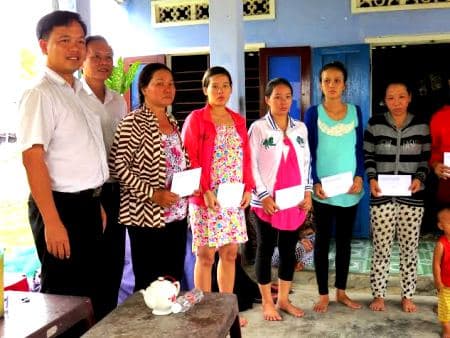Trao tặng gần 4 tỷ đồng hỗ trợ cảnh sát biển và người thân của 6 ngư dân bị Trung Quốc bắt giữ