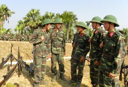 Cán bộ tạo “điểm tựa” cho chiến sĩ