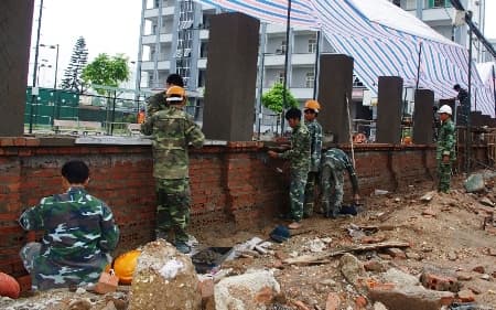 Khi cán bộ quan tâm và làm gương trước chiến sĩ