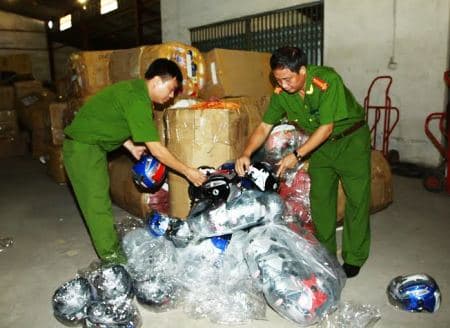 Thu giữ hơn 5.000 mũ bảo hiểm không đạt chuẩn