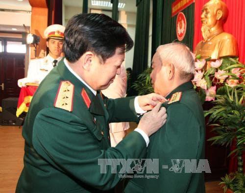Trao Huân chương Hồ Chí Minh tặng Đại tướng Lê Văn Dũng