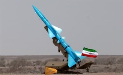 Quân đội Iran bắt đầu trang bị tên lửa đạn đạo tự chế