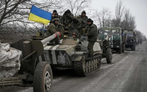 Phe đối lập Ukraine rút gần hết vũ khí hạng nặng khỏi chiến trường